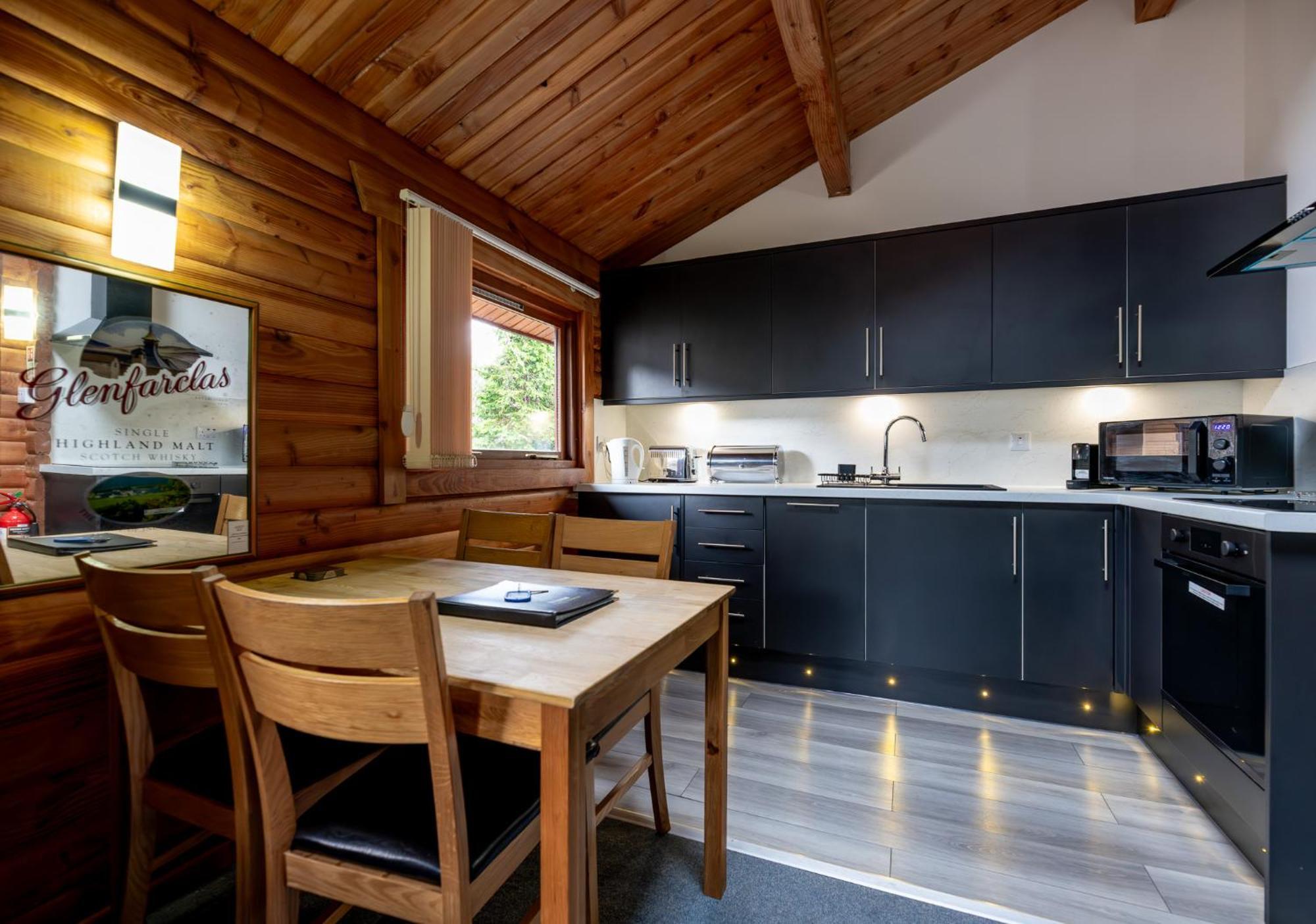 Loch Insh Chalets Ltd キンクレイグ エクステリア 写真