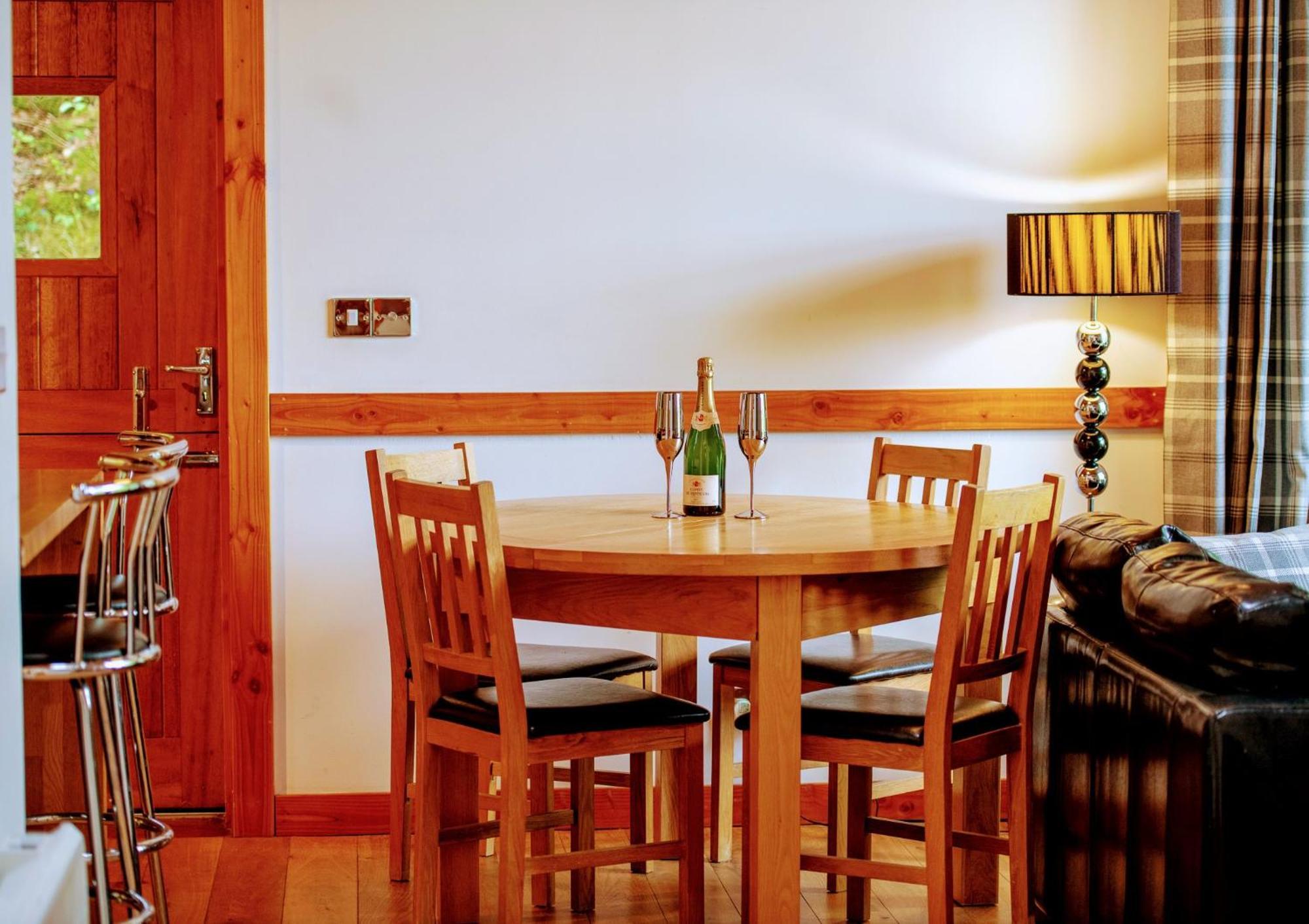 Loch Insh Chalets Ltd キンクレイグ エクステリア 写真